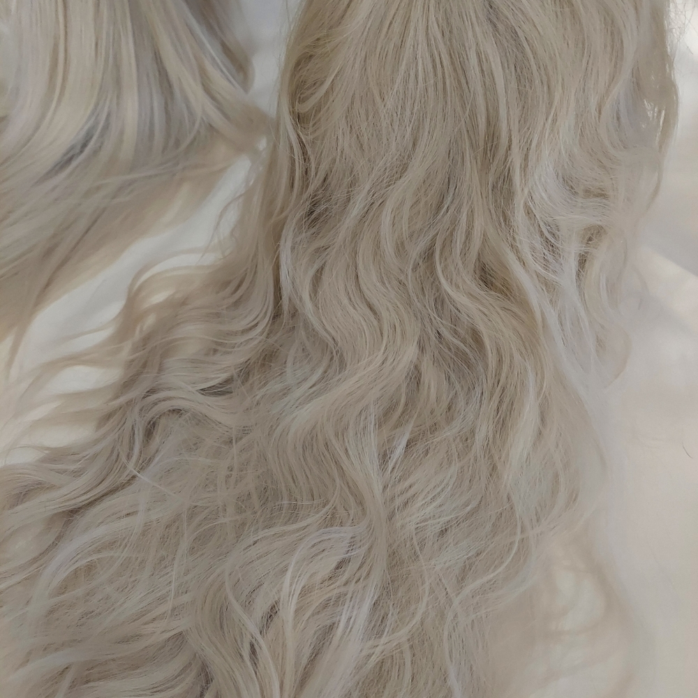 18' wavy platinum  lace front wig